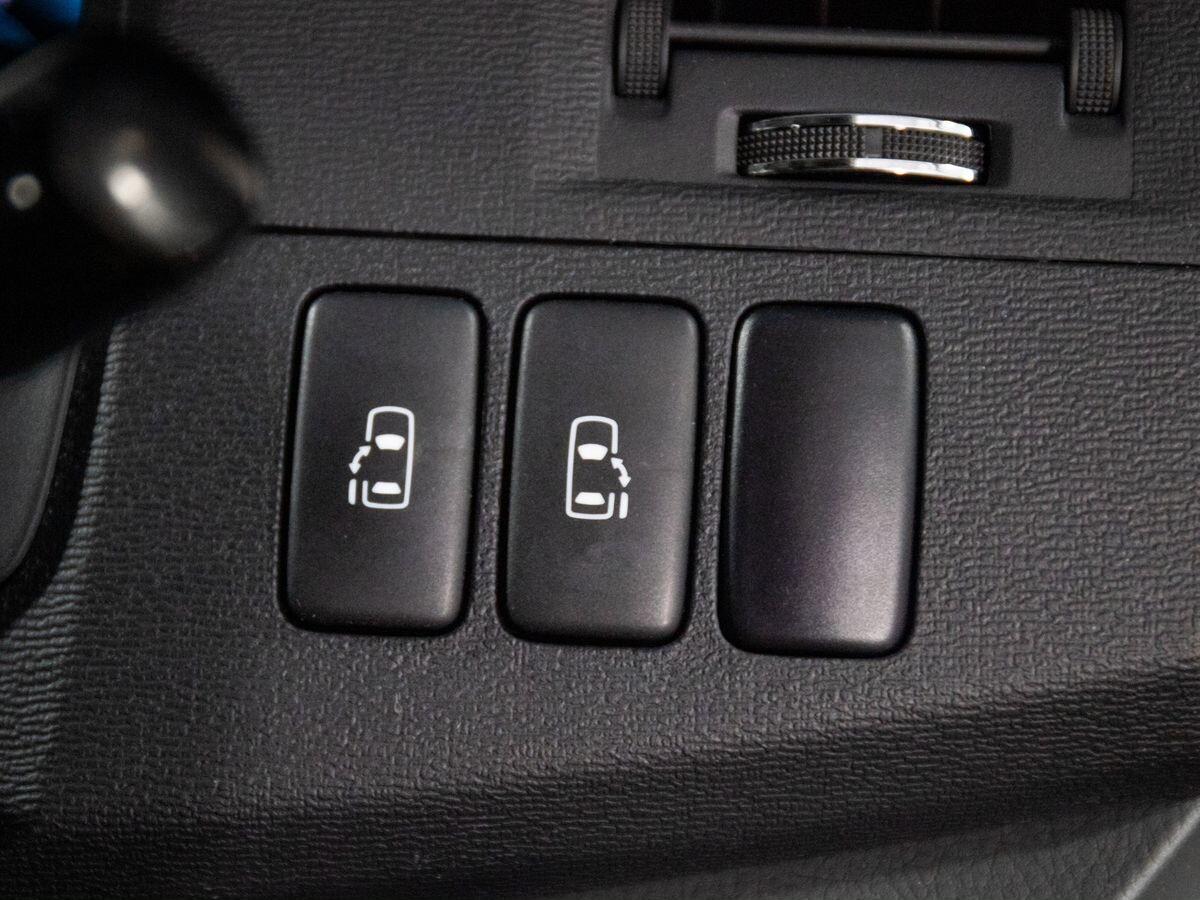 Toyota ISis 2009 - фото автомобиля