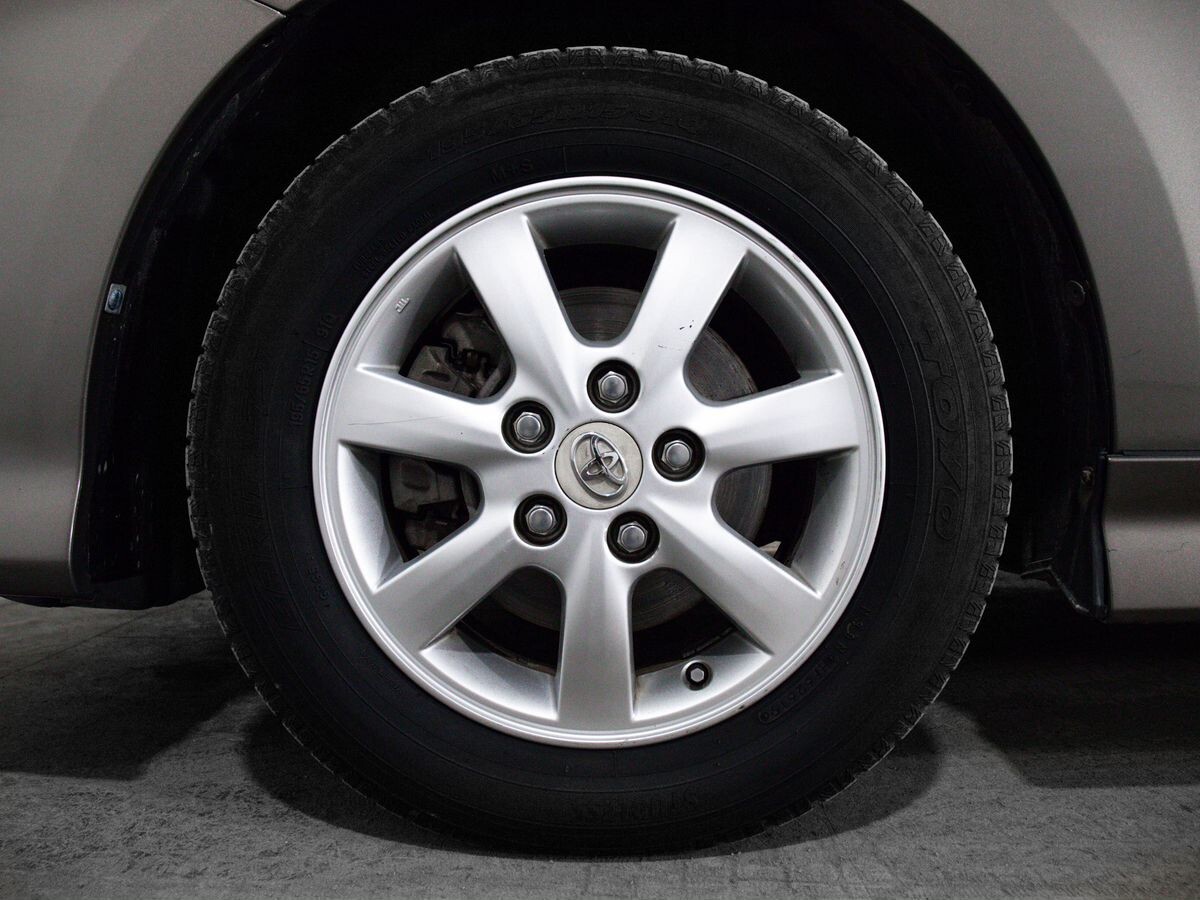 Toyota ISis 2009 - фото автомобиля