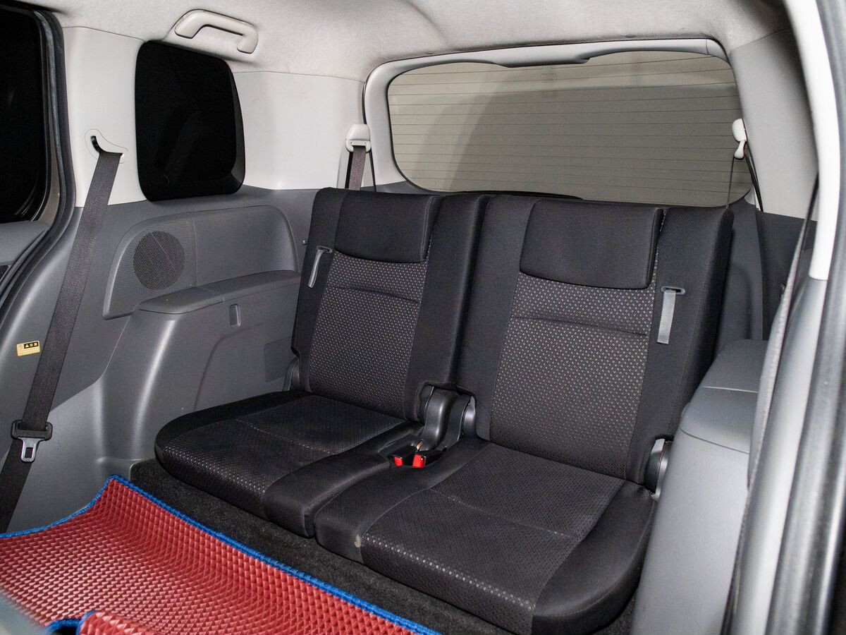 Toyota ISis 2009 - фото автомобиля