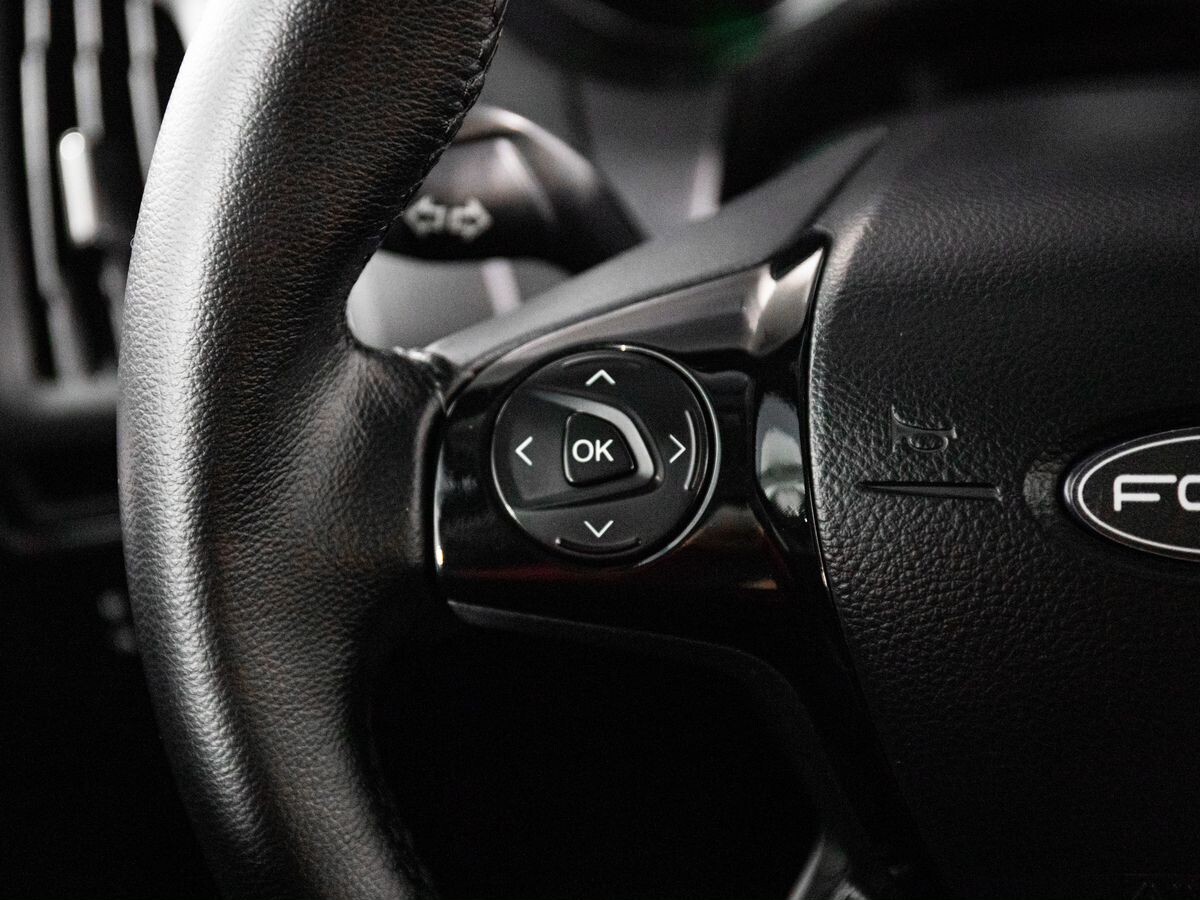 Ford Focus 2011 - фото автомобиля