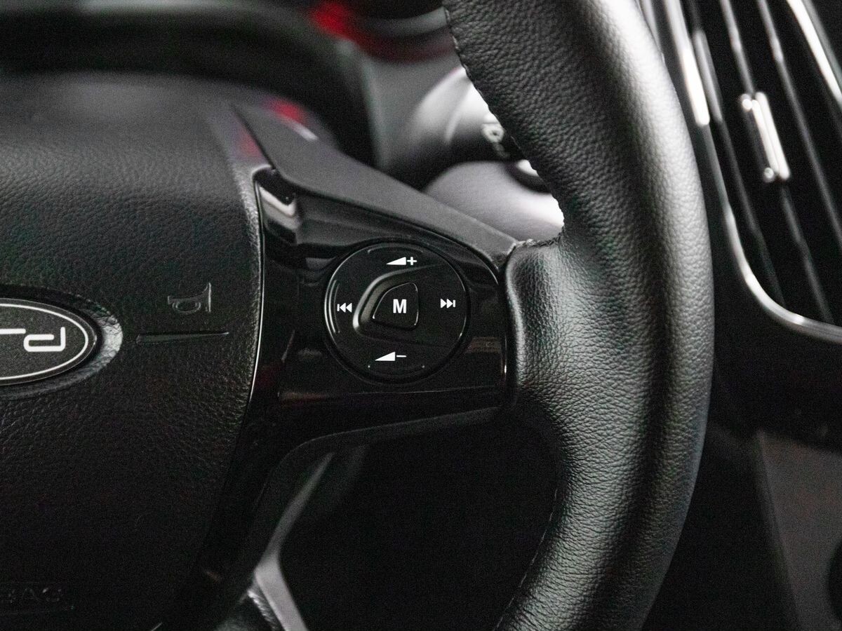 Ford Focus 2011 - фото автомобиля