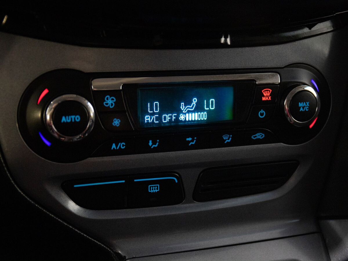 Ford Focus 2011 - фото автомобиля