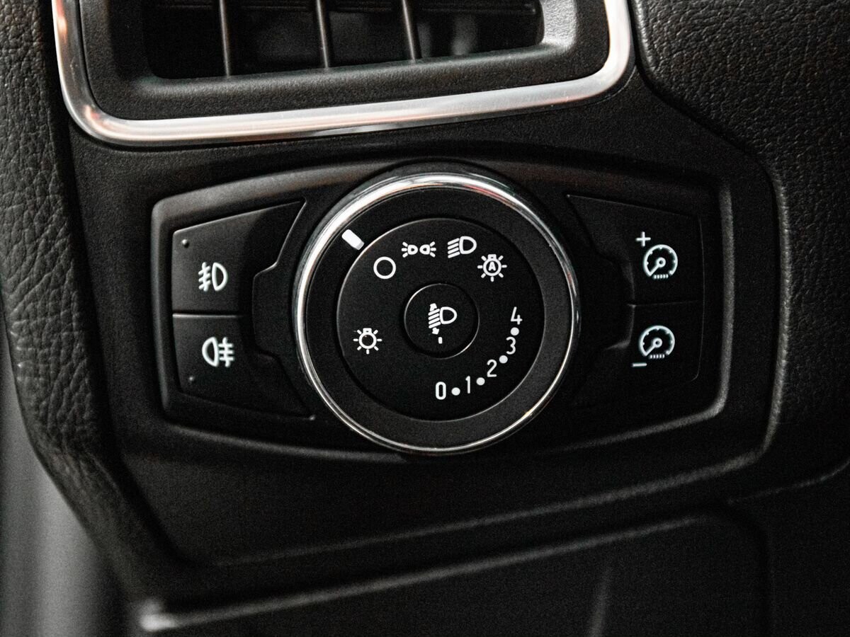 Ford Focus 2011 - фото автомобиля