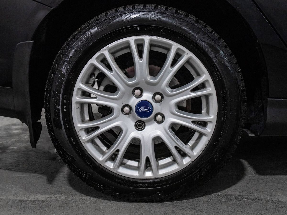 Ford Focus 2011 - фото автомобиля