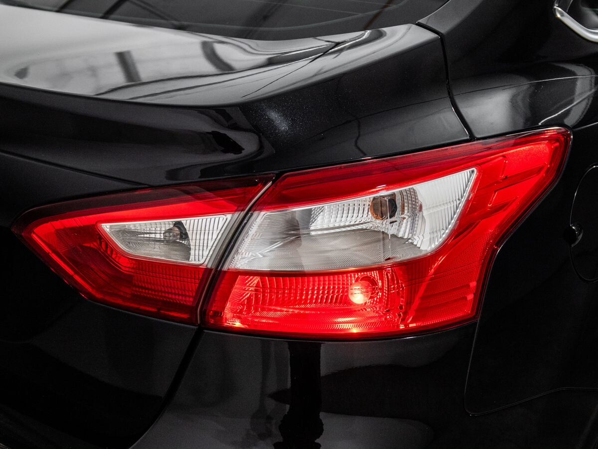 Ford Focus 2011 - фото автомобиля