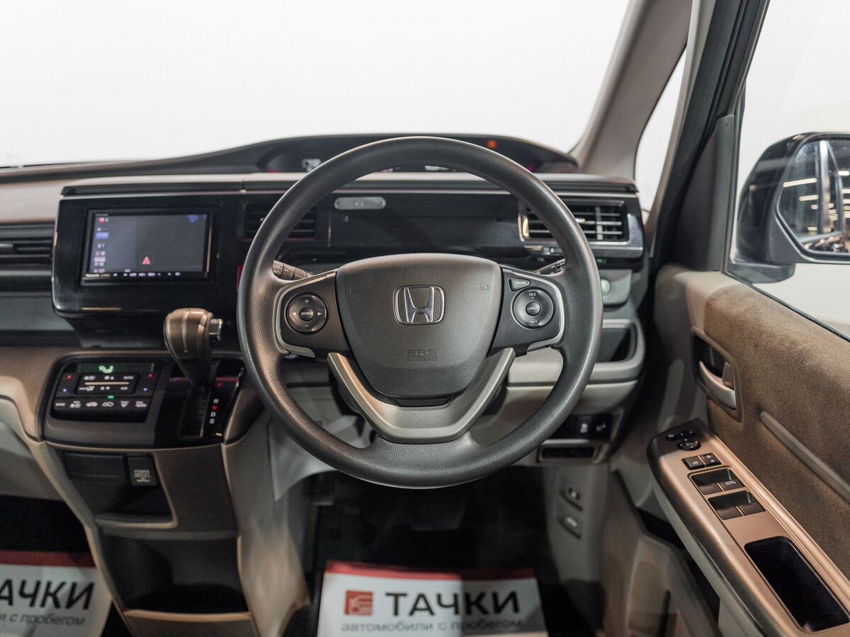 Honda Stepwgn 2015 - фото автомобиля