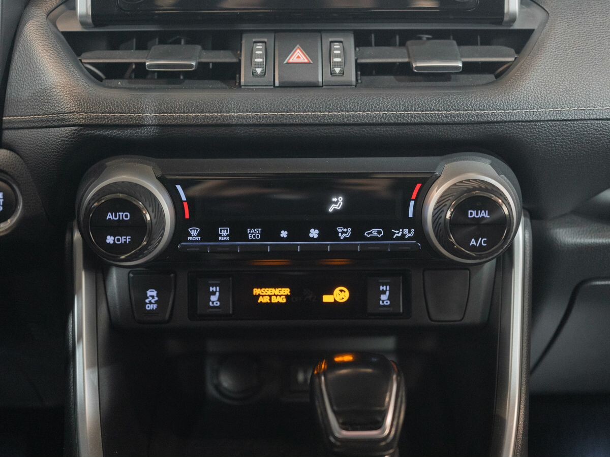 Toyota RAV4 2019 - фото автомобиля