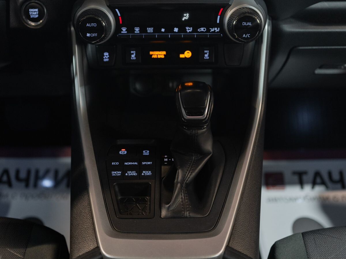 Toyota RAV4 2019 - фото автомобиля