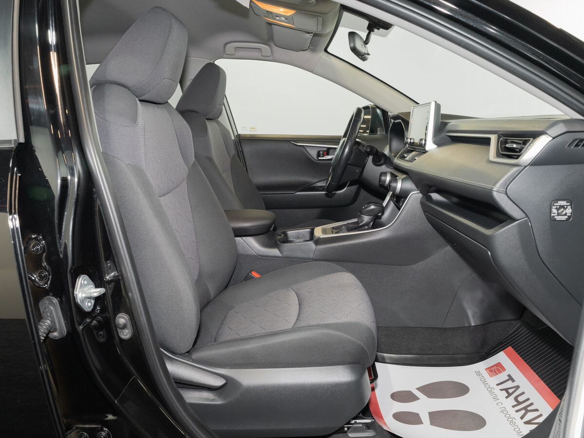 Toyota RAV4 2019 - фото автомобиля