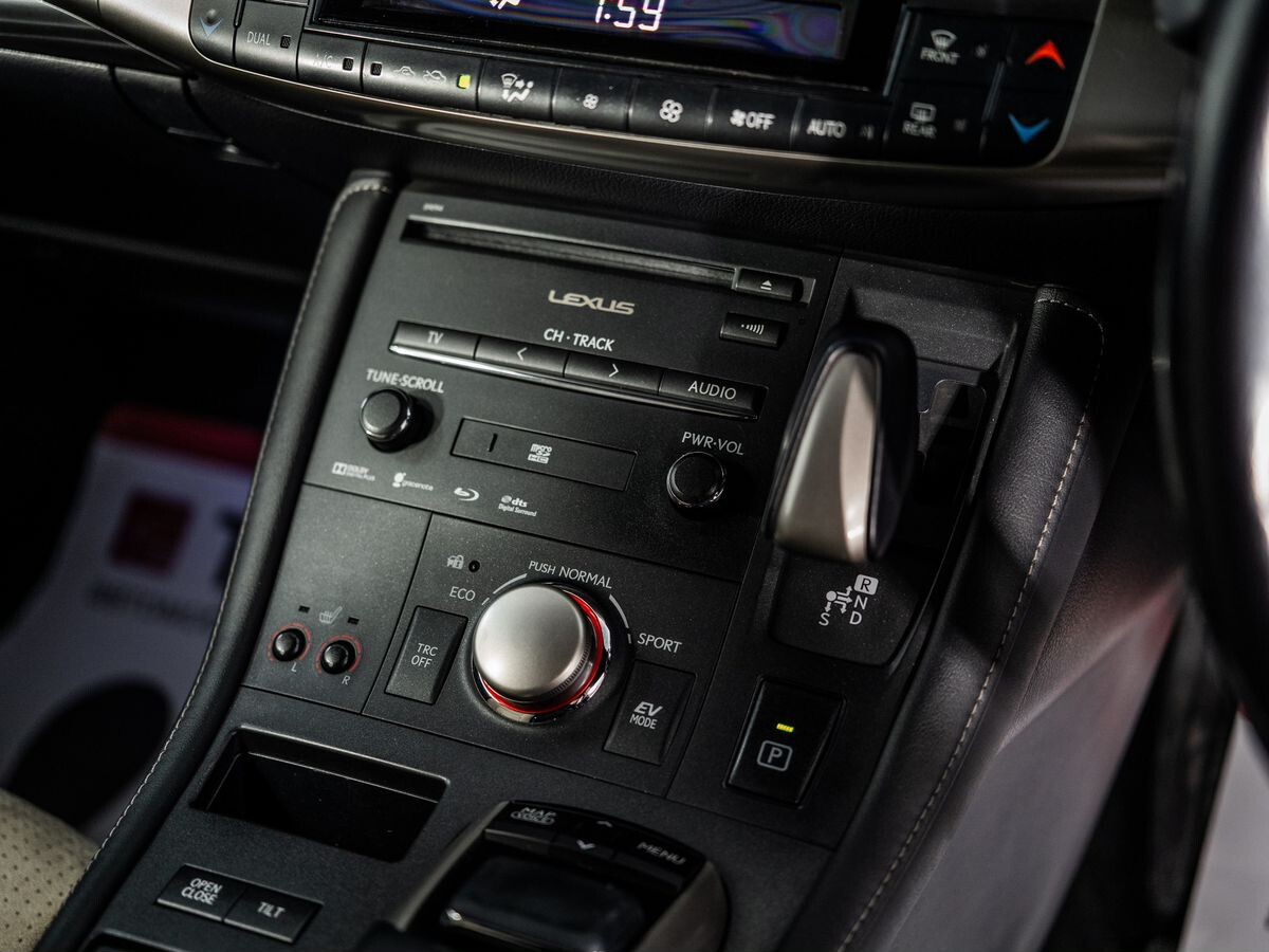 Lexus CT 2015 - фото автомобиля