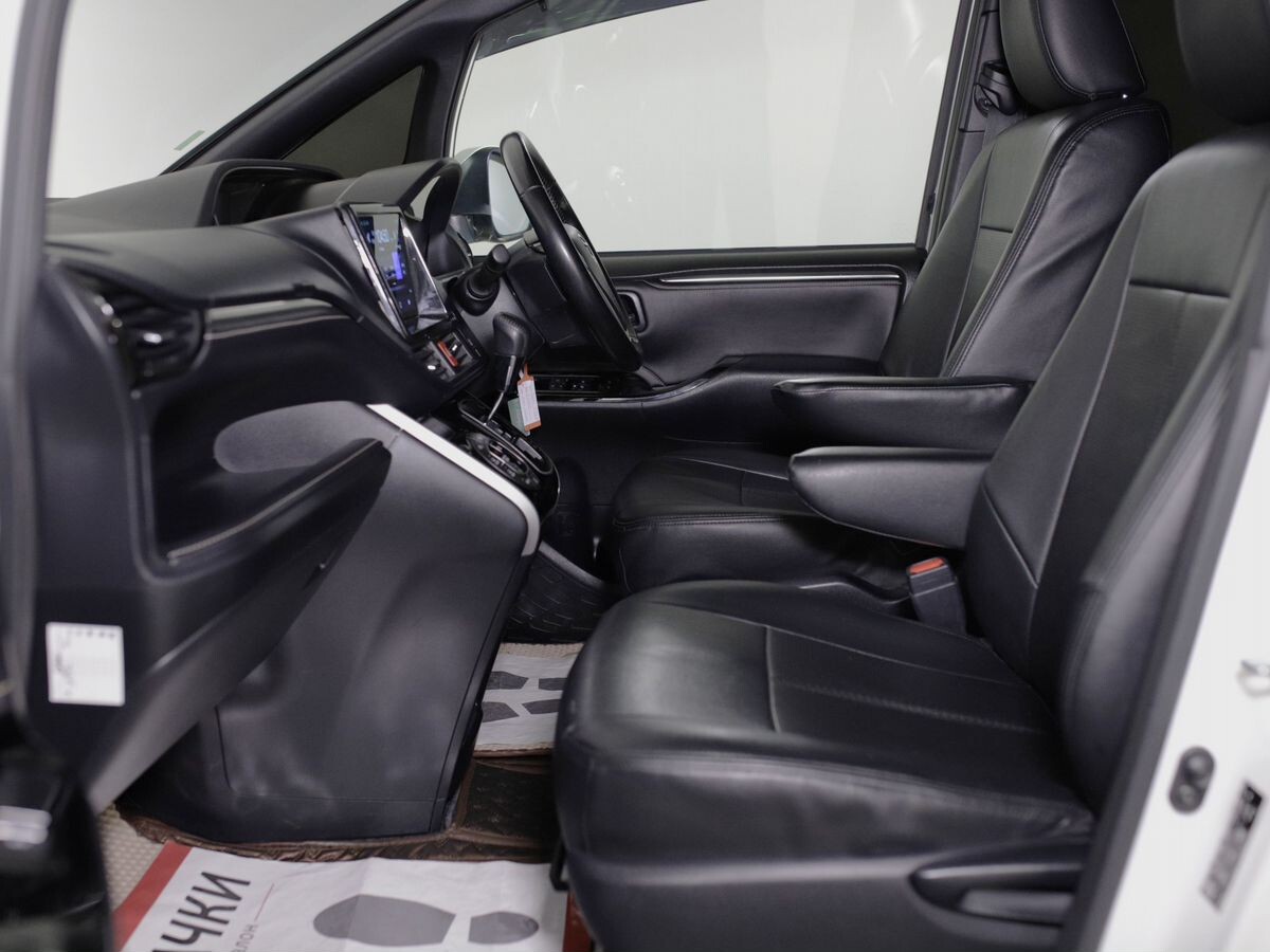 Toyota Esquire 2020 - фото автомобиля