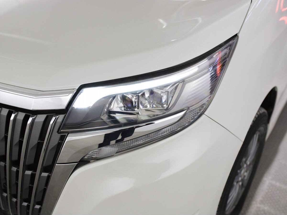 Toyota Esquire 2020 - фото автомобиля