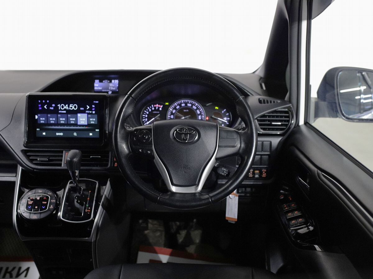 Toyota Esquire 2020 - фото автомобиля