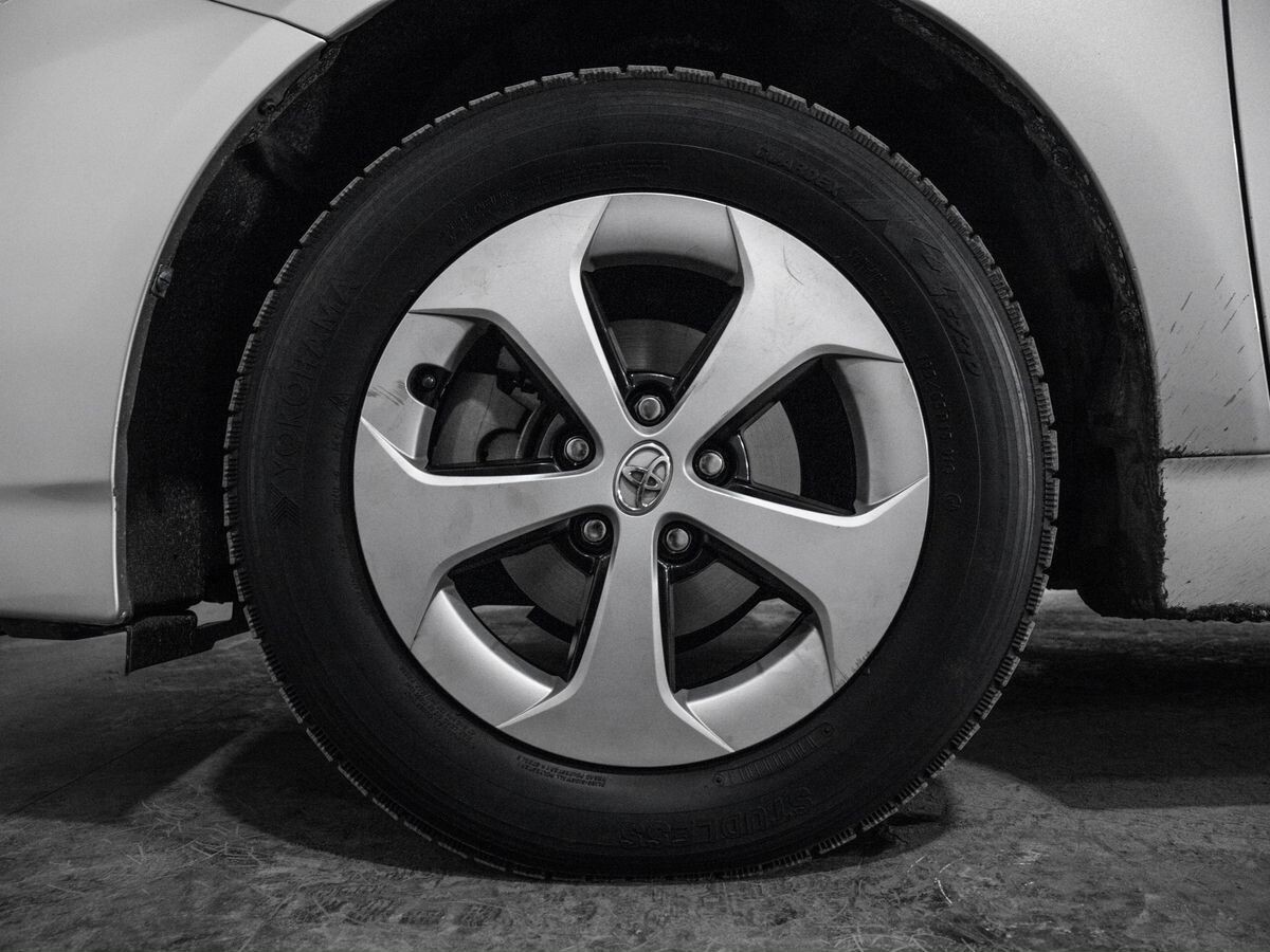 Toyota Prius 2010 - фото автомобиля