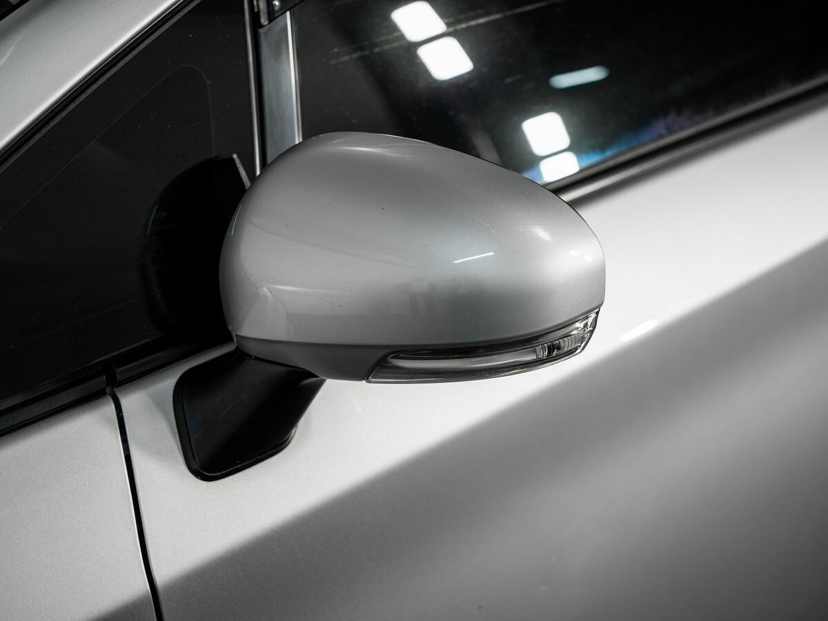 Toyota Prius 2010 - фото автомобиля