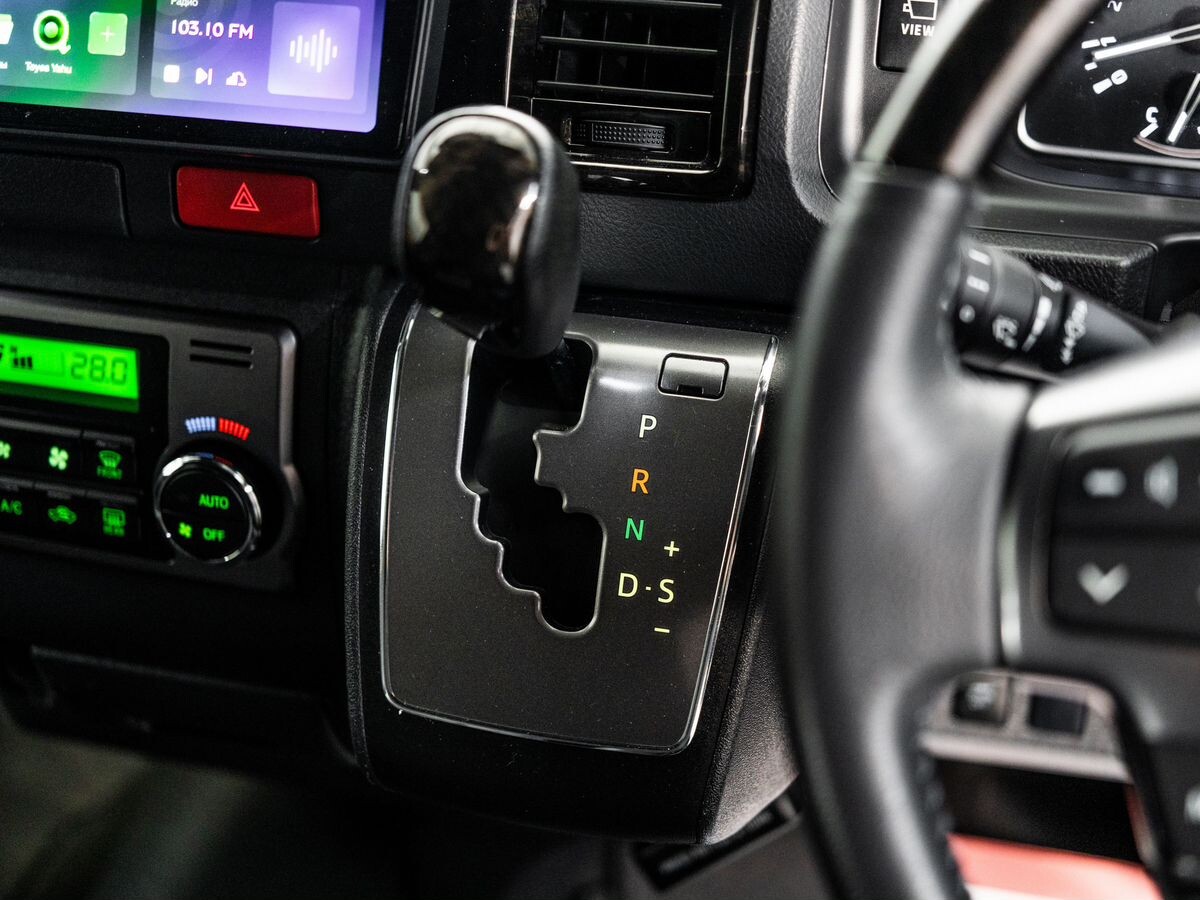 Toyota HiAce 2020 - фото автомобиля