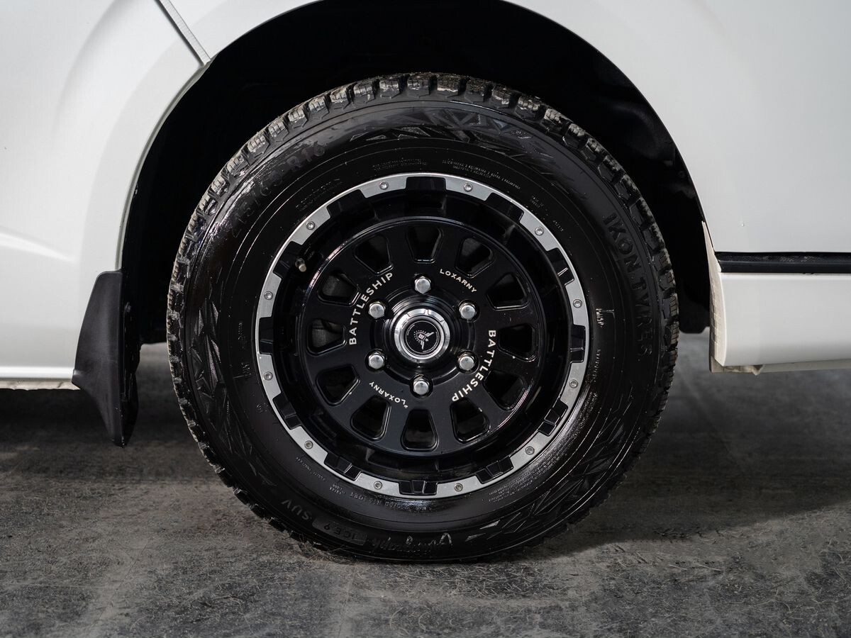 Toyota HiAce 2020 - фото автомобиля