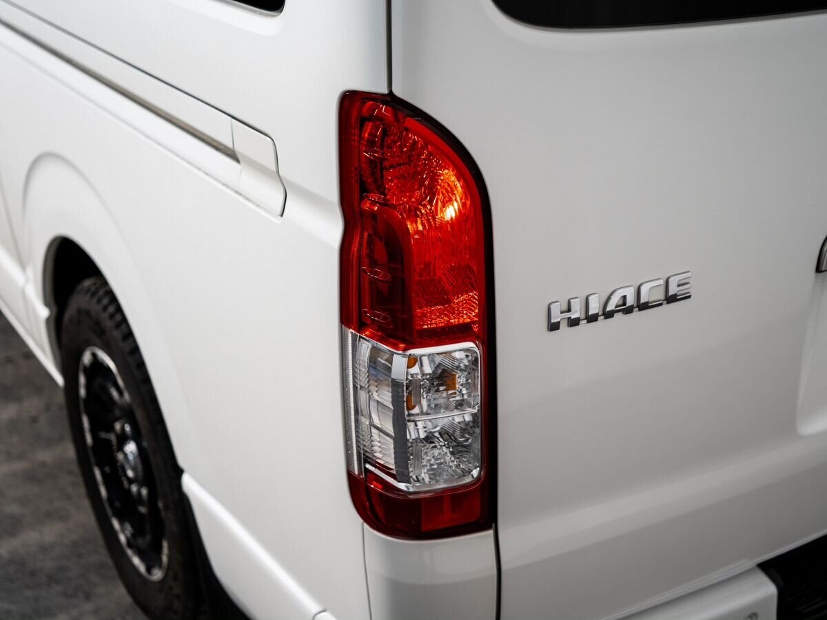 Toyota HiAce 2020 - фото автомобиля