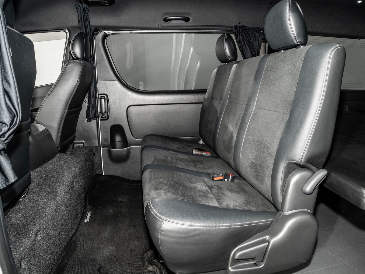 Toyota HiAce 2020 - фото автомобиля