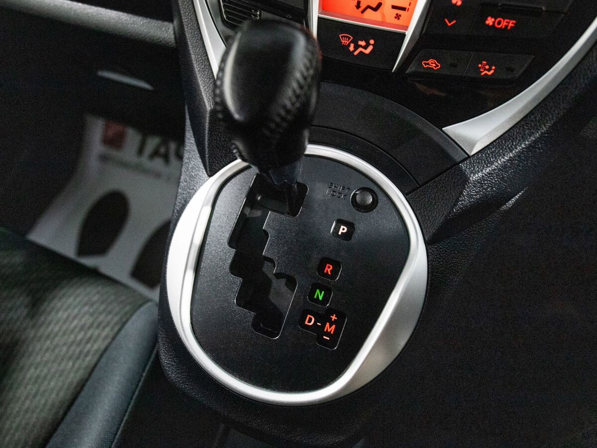 Toyota Ractis 2014 - фото автомобиля