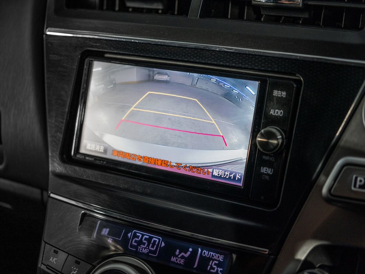 Toyota Prius Alpha 2017 - фото автомобиля