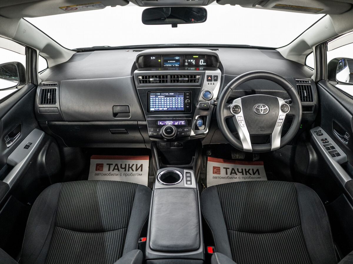 Toyota Prius Alpha 2017 - фото автомобиля