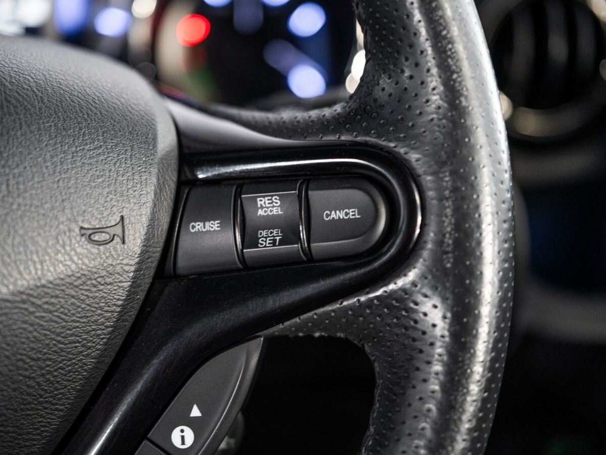 Honda Fit Shuttle 2012 - фото автомобиля