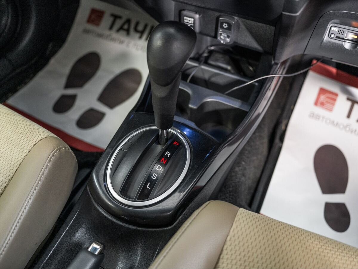 Honda Fit Shuttle 2012 - фото автомобиля