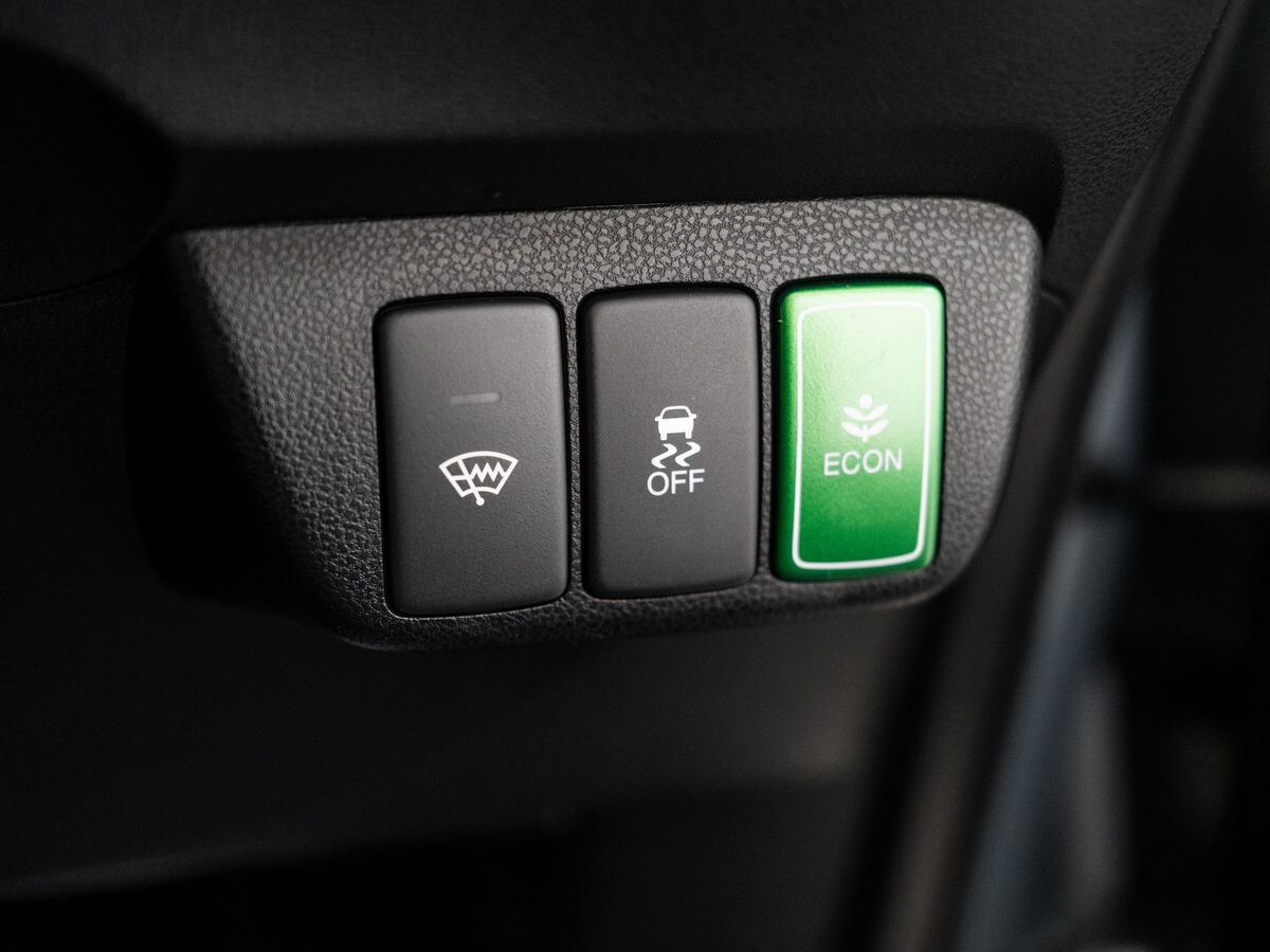 Honda Fit Shuttle 2012 - фото автомобиля