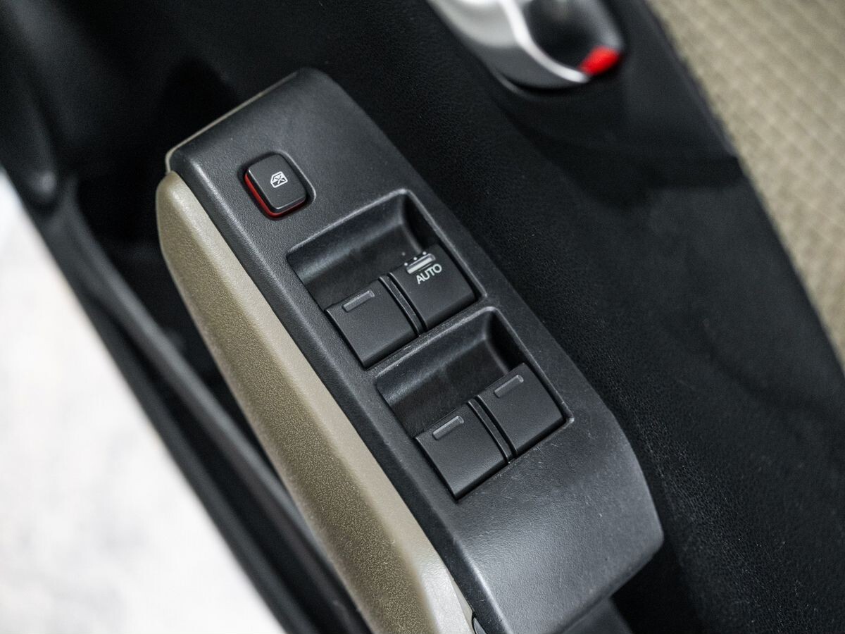 Honda Fit Shuttle 2012 - фото автомобиля