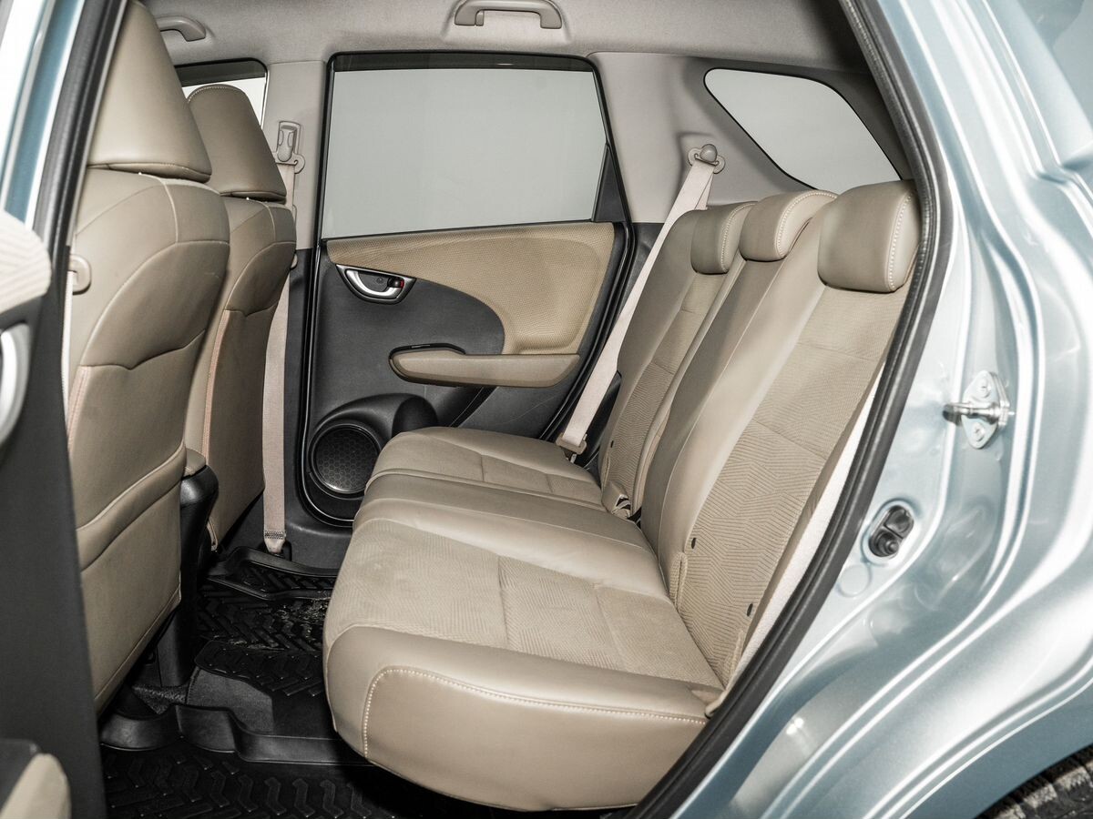 Honda Fit Shuttle 2012 - фото автомобиля