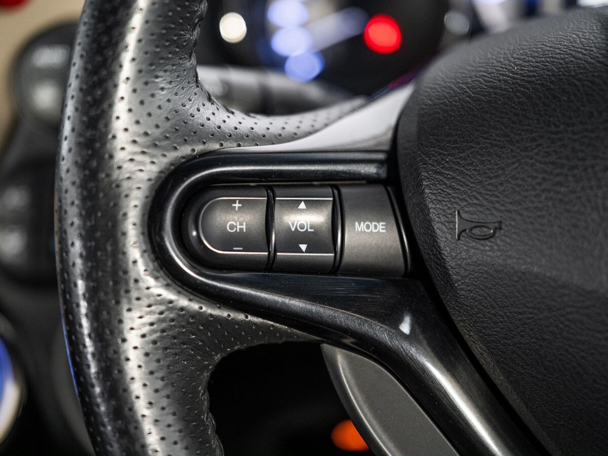 Honda Fit Shuttle 2012 - фото автомобиля