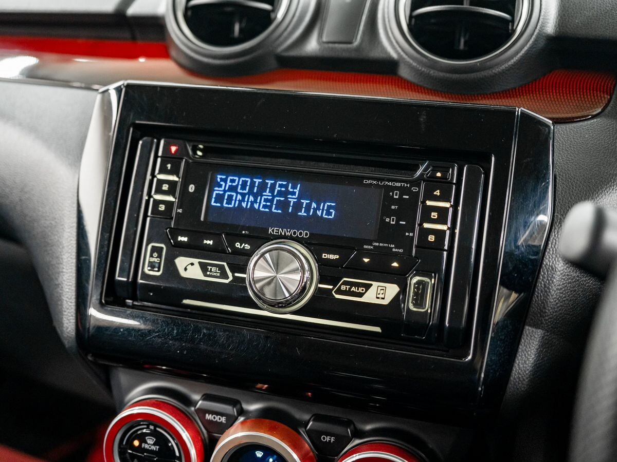 Suzuki Swift 2019 - фото автомобиля