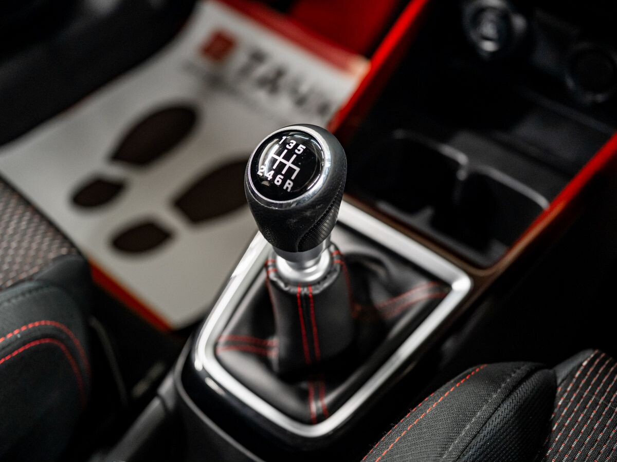 Suzuki Swift 2019 - фото автомобиля