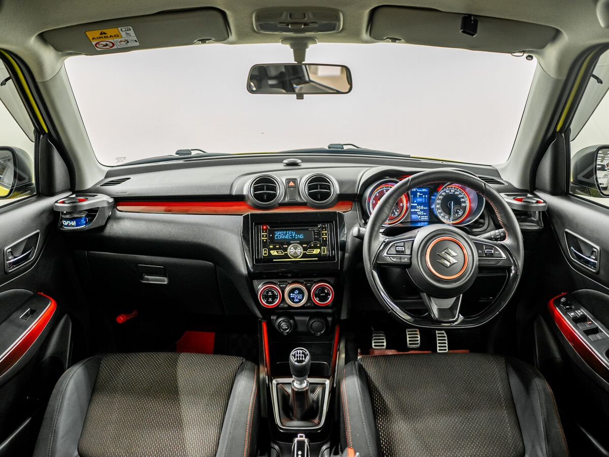 Suzuki Swift 2019 - фото автомобиля