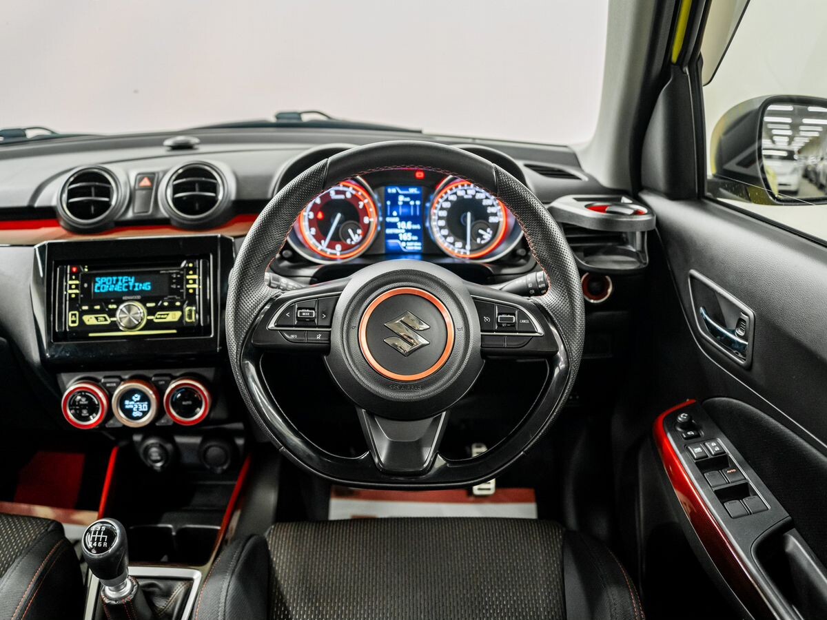 Suzuki Swift 2019 - фото автомобиля