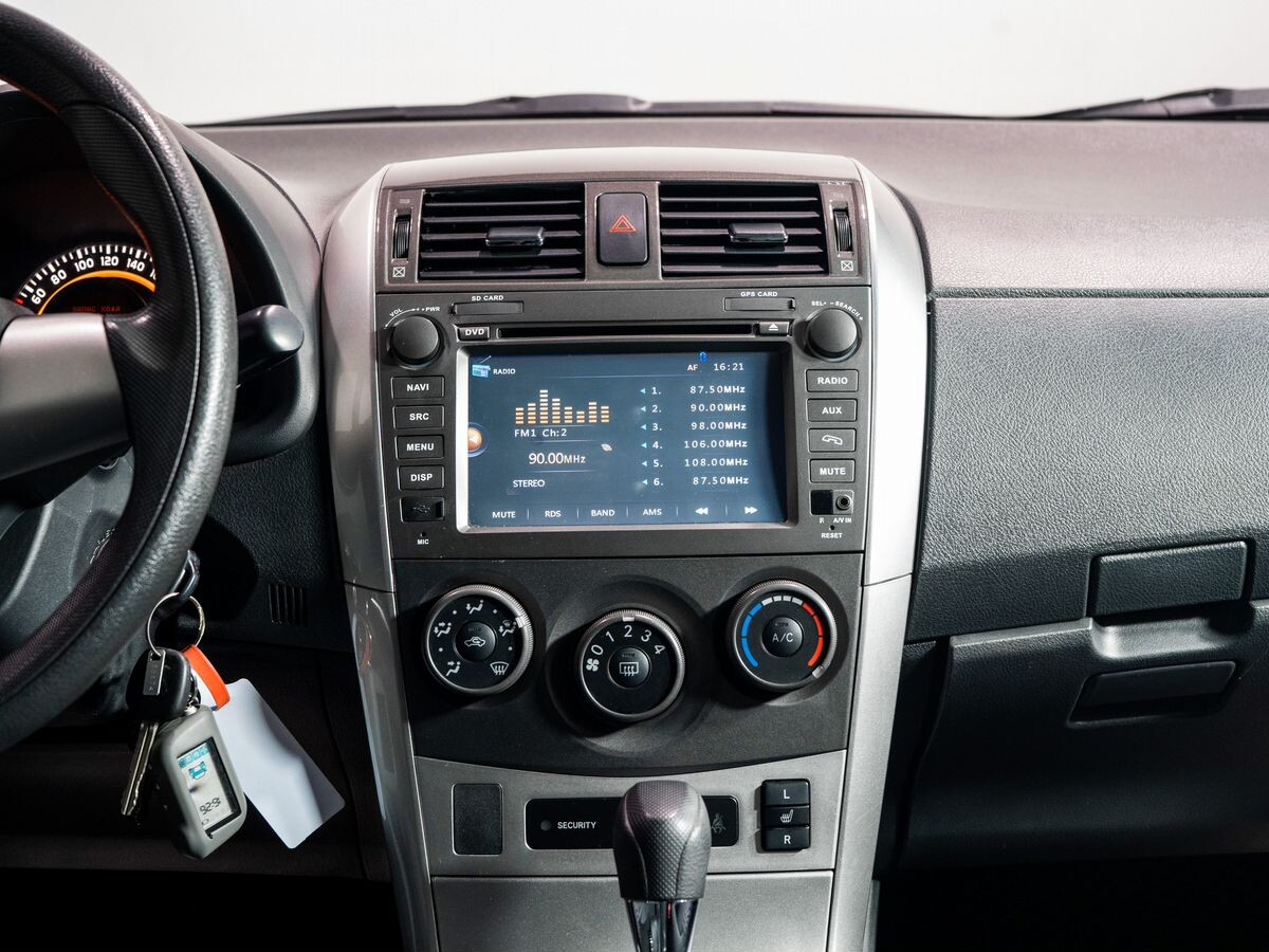 Toyota Corolla 2013 - фото автомобиля