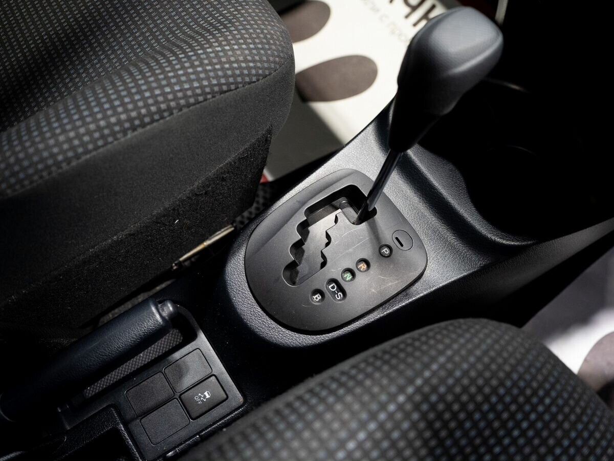 Toyota Vitz 2019 - фото автомобиля