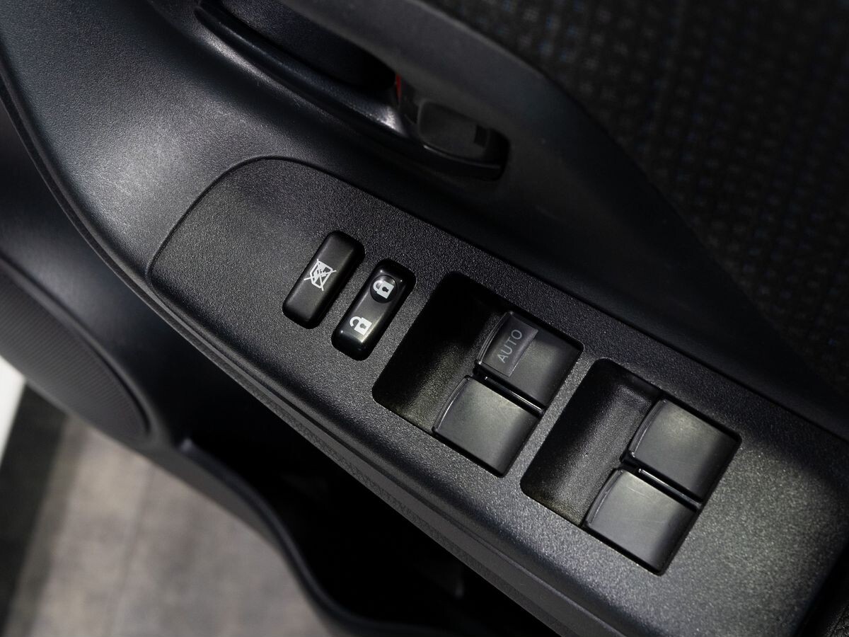 Toyota Vitz 2019 - фото автомобиля