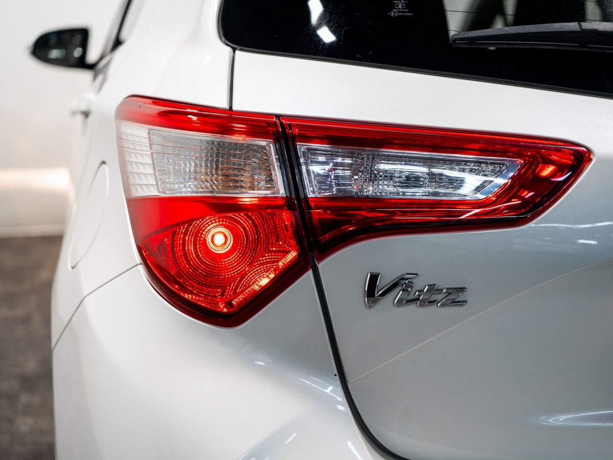 Toyota Vitz 2019 - фото автомобиля