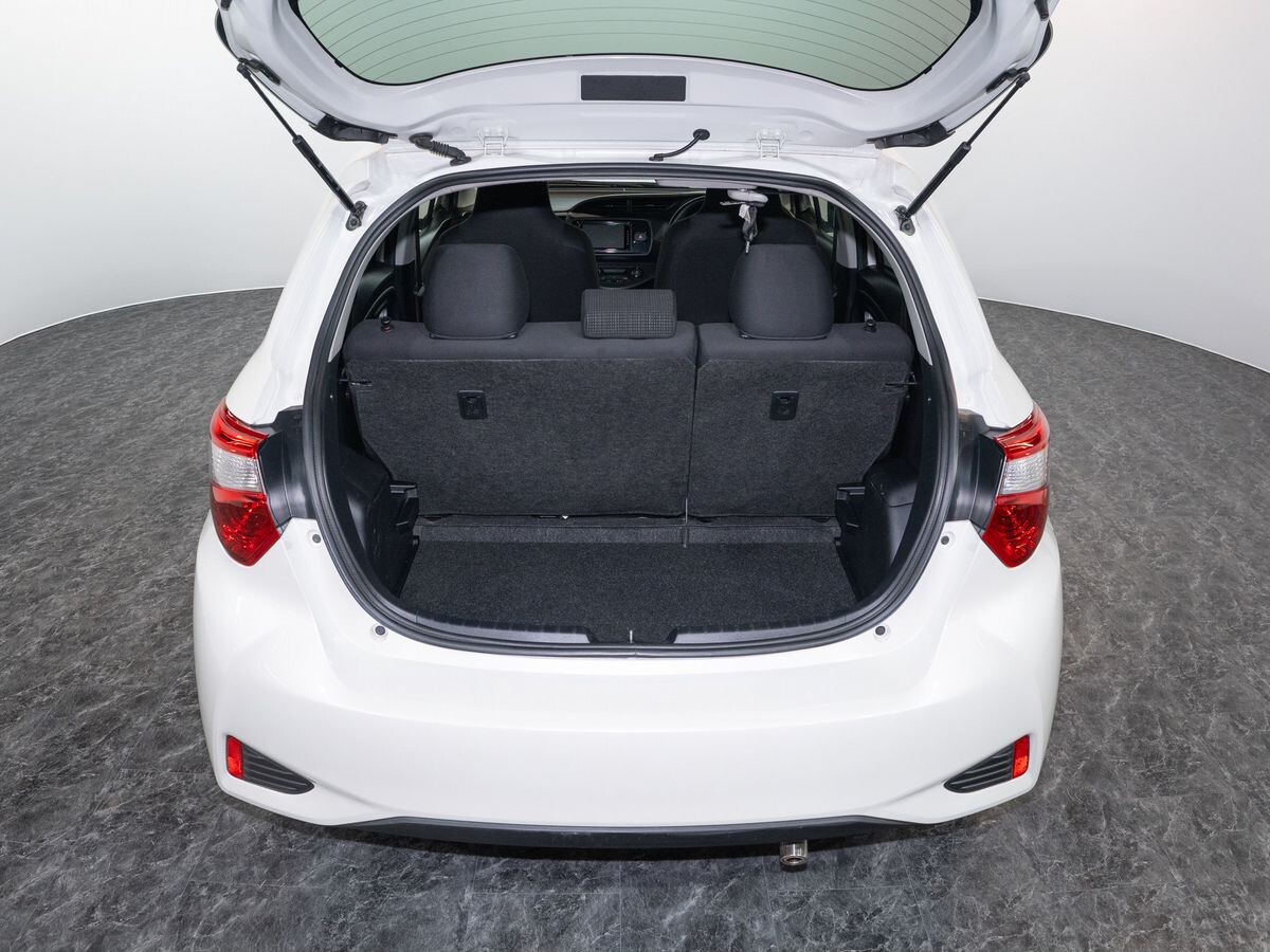 Toyota Vitz 2017 - фото автомобиля