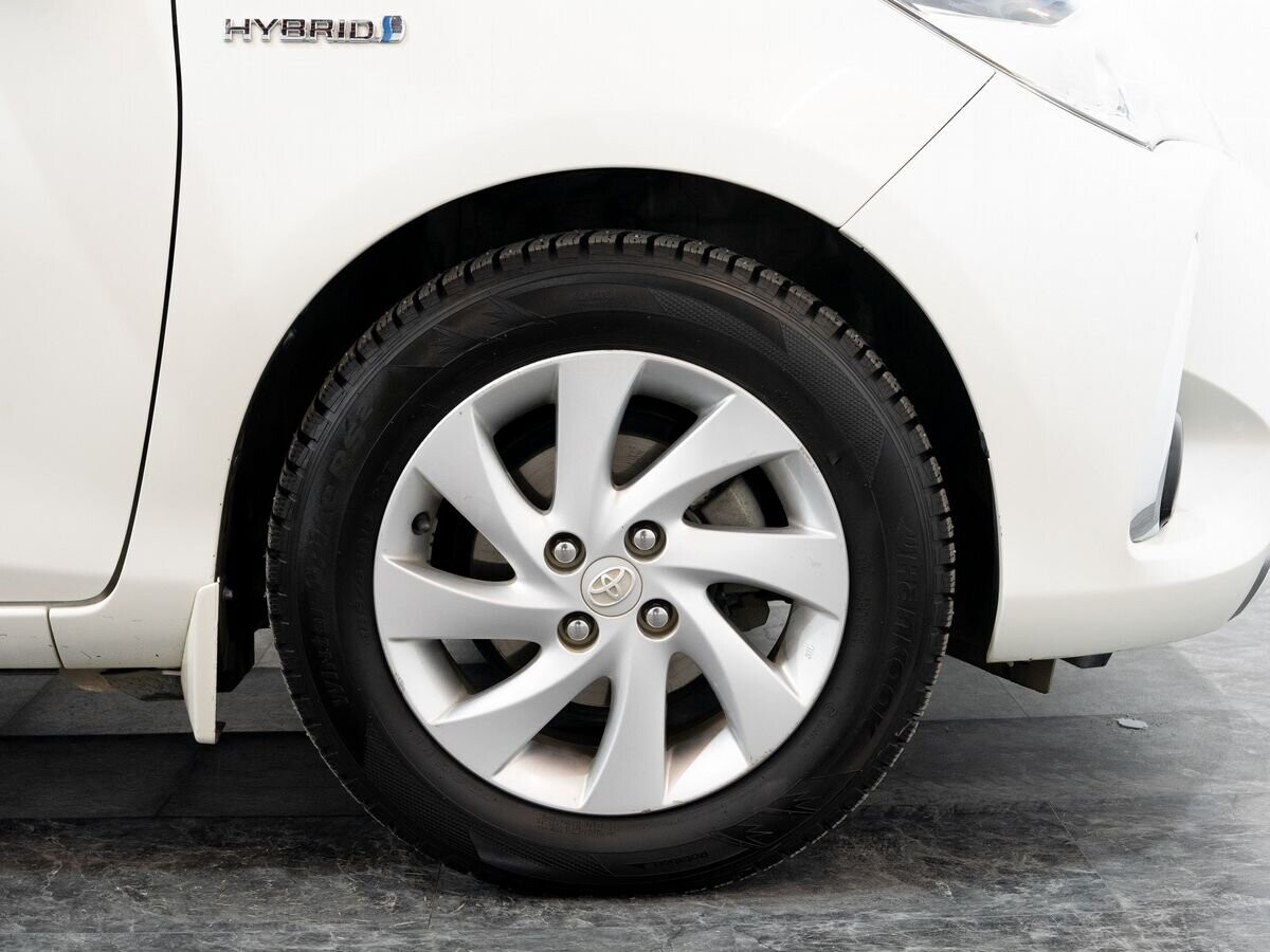 Toyota Vitz 2017 - фото автомобиля