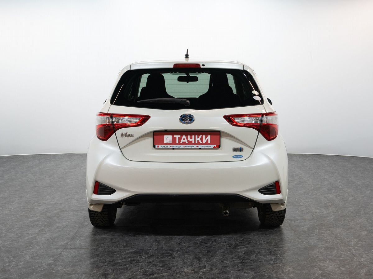 Toyota Vitz 2017 - фото автомобиля