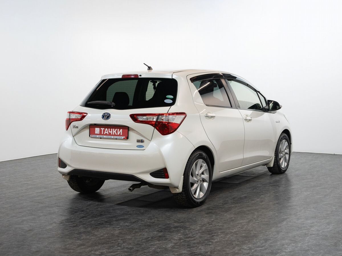 Toyota Vitz 2017 - фото автомобиля