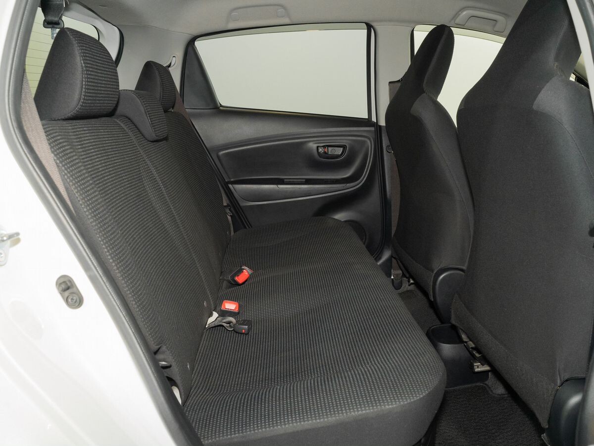 Toyota Vitz 2017 - фото автомобиля