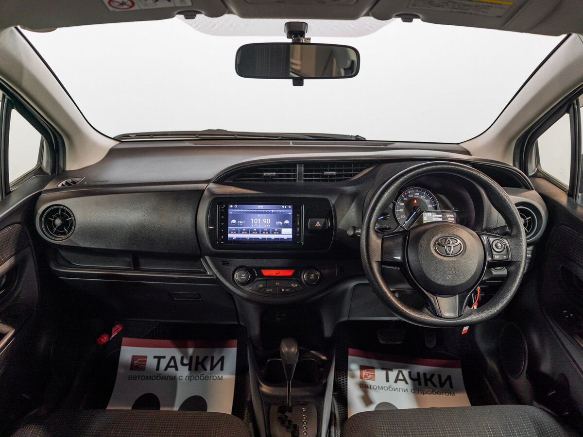 Toyota Vitz 2017 - фото автомобиля