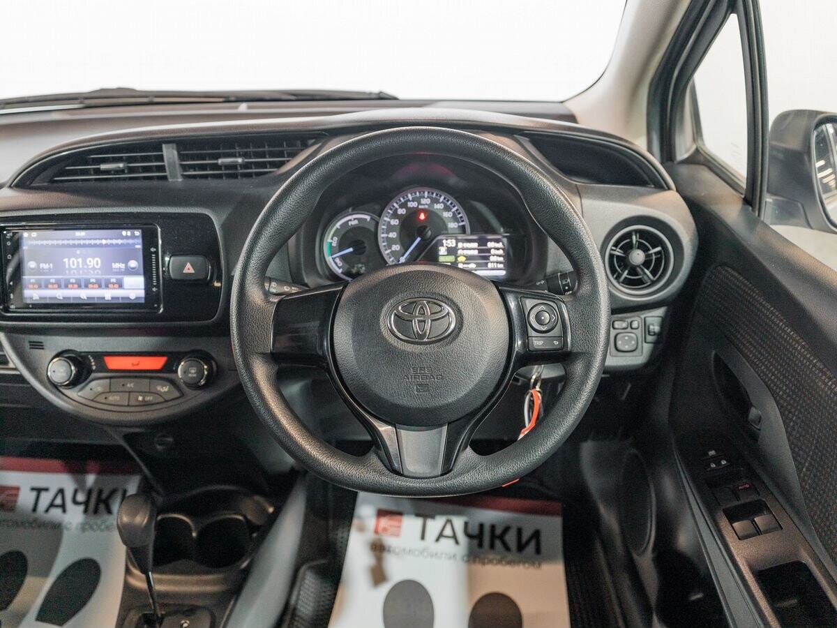 Toyota Vitz 2017 - фото автомобиля