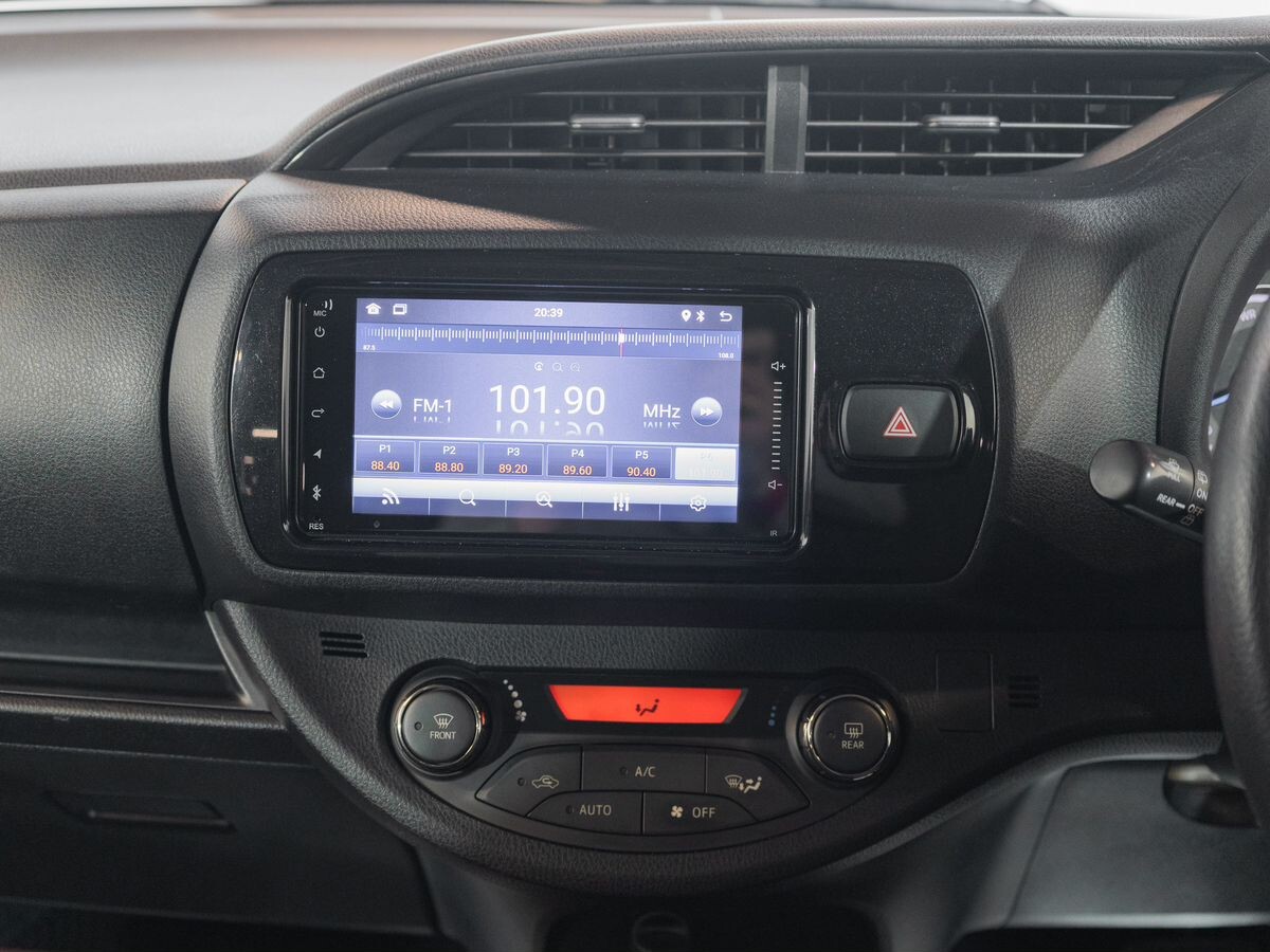 Toyota Vitz 2017 - фото автомобиля