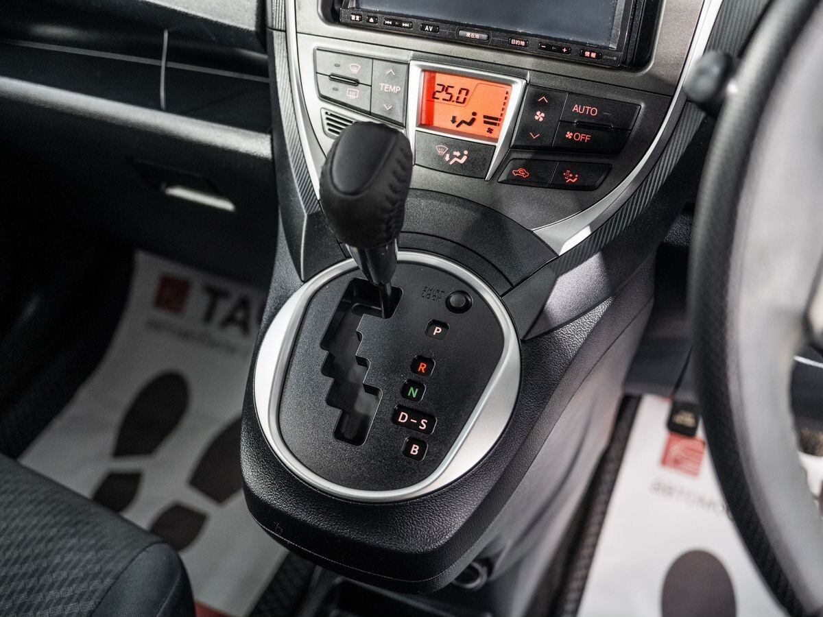 Subaru Trezia 2011 - фото автомобиля