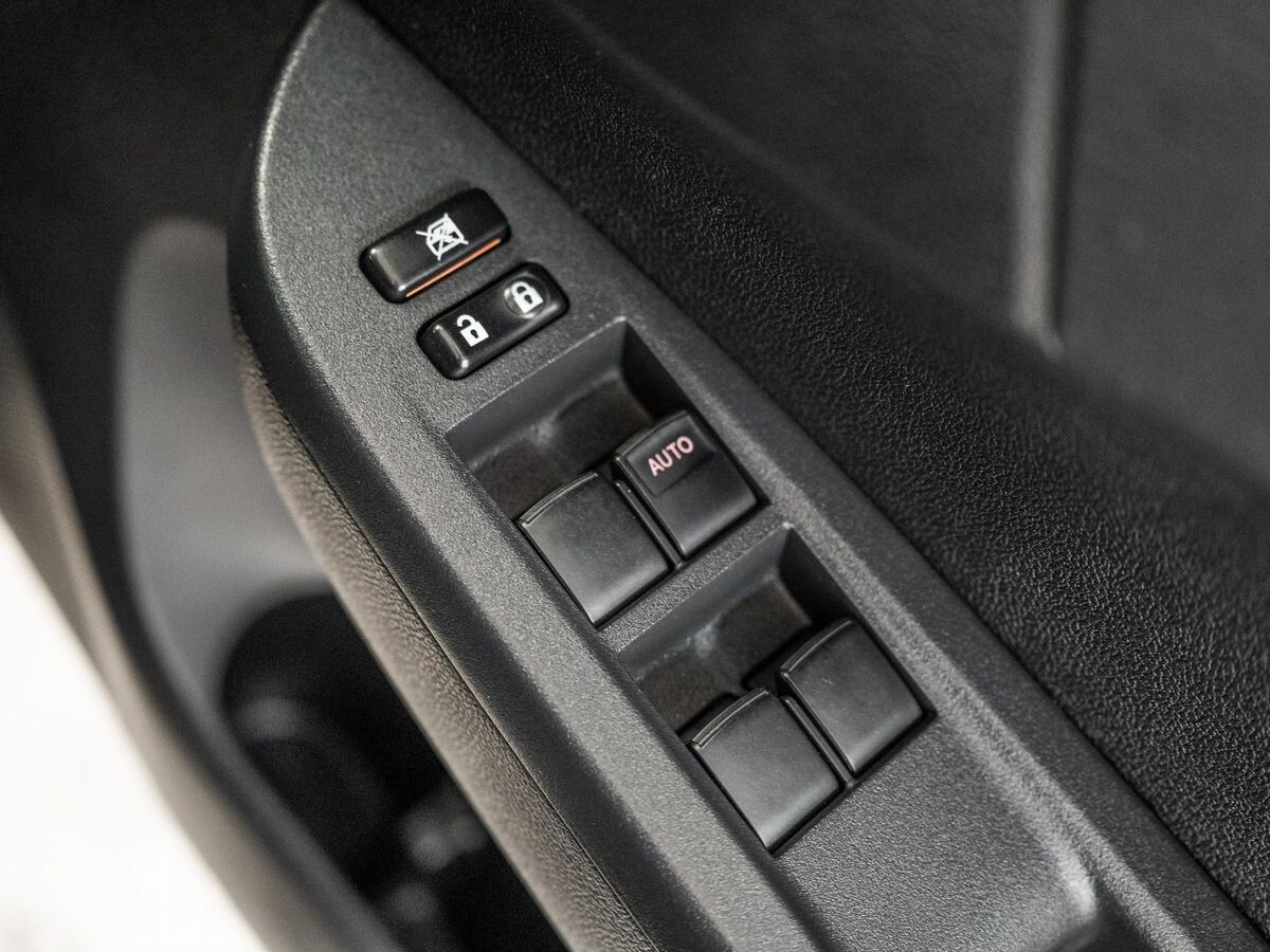 Subaru Trezia 2011 - фото автомобиля